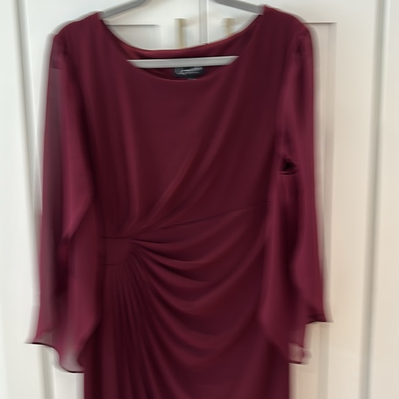 Burgandy Connected Apparel dress size 14.  Very flattering with ruched side - Picture 2 of 5
